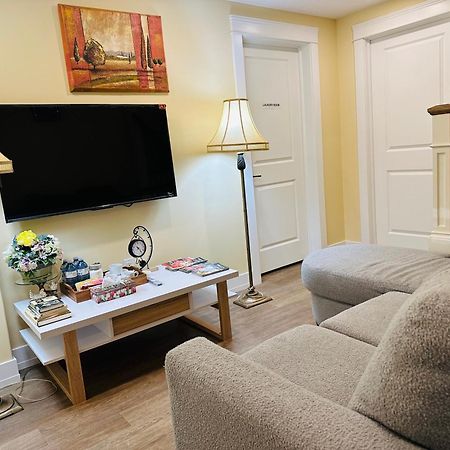Ferienwohnung Luxurious Basement Retreat Charlottetown Exterior foto
