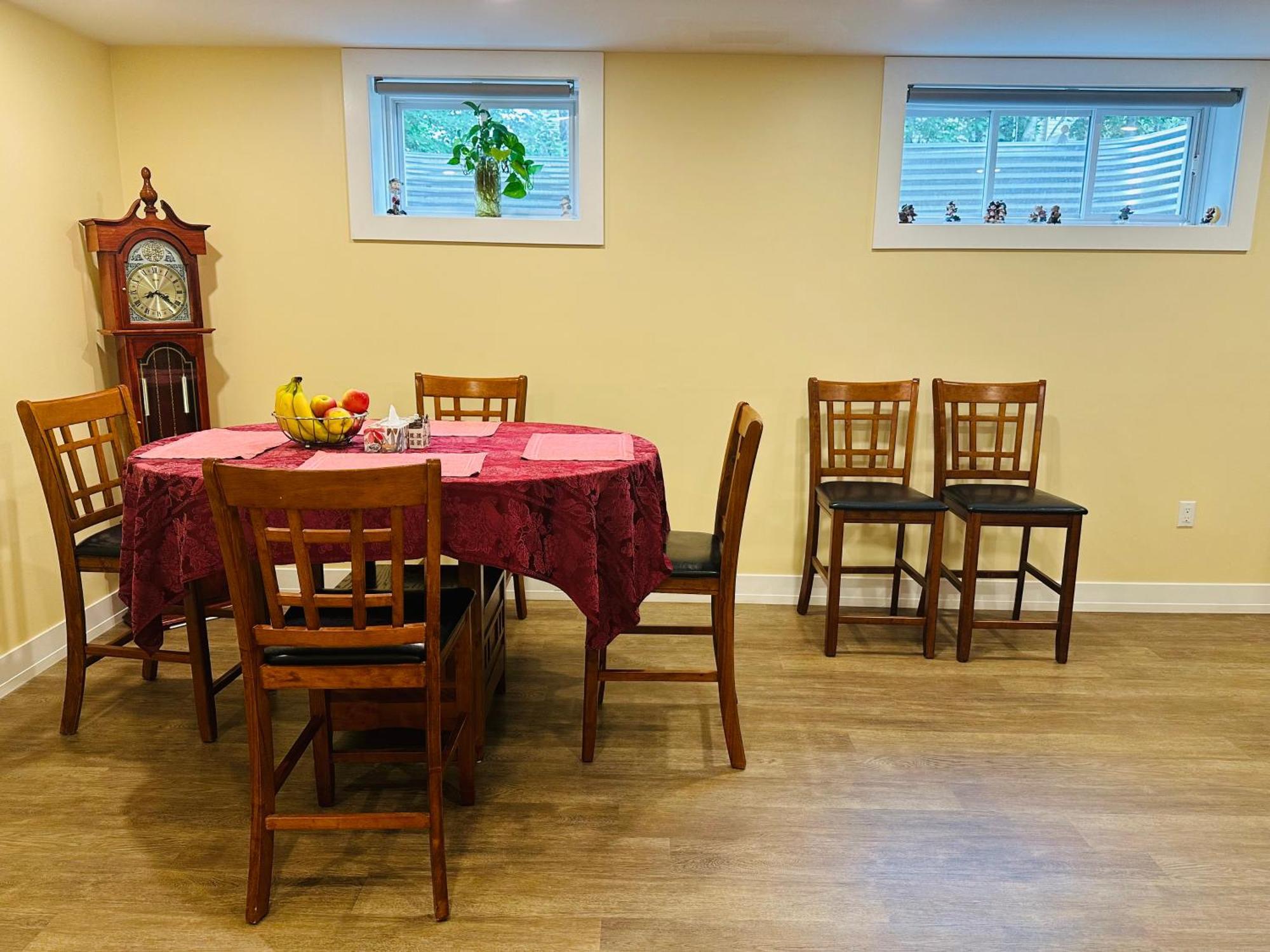 Ferienwohnung Luxurious Basement Retreat Charlottetown Exterior foto