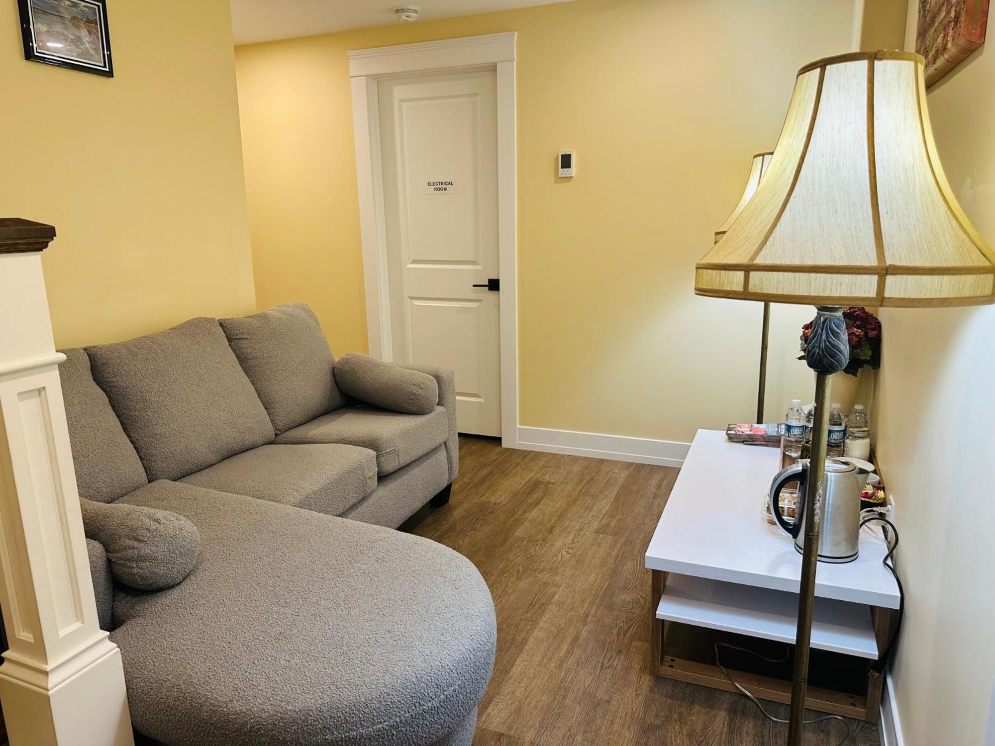 Ferienwohnung Luxurious Basement Retreat Charlottetown Exterior foto