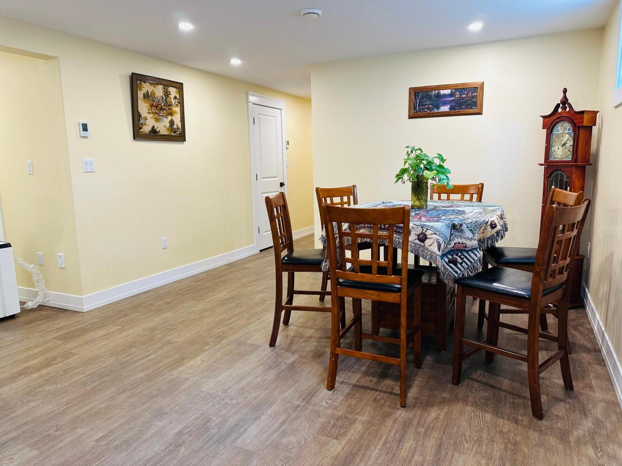 Ferienwohnung Luxurious Basement Retreat Charlottetown Exterior foto
