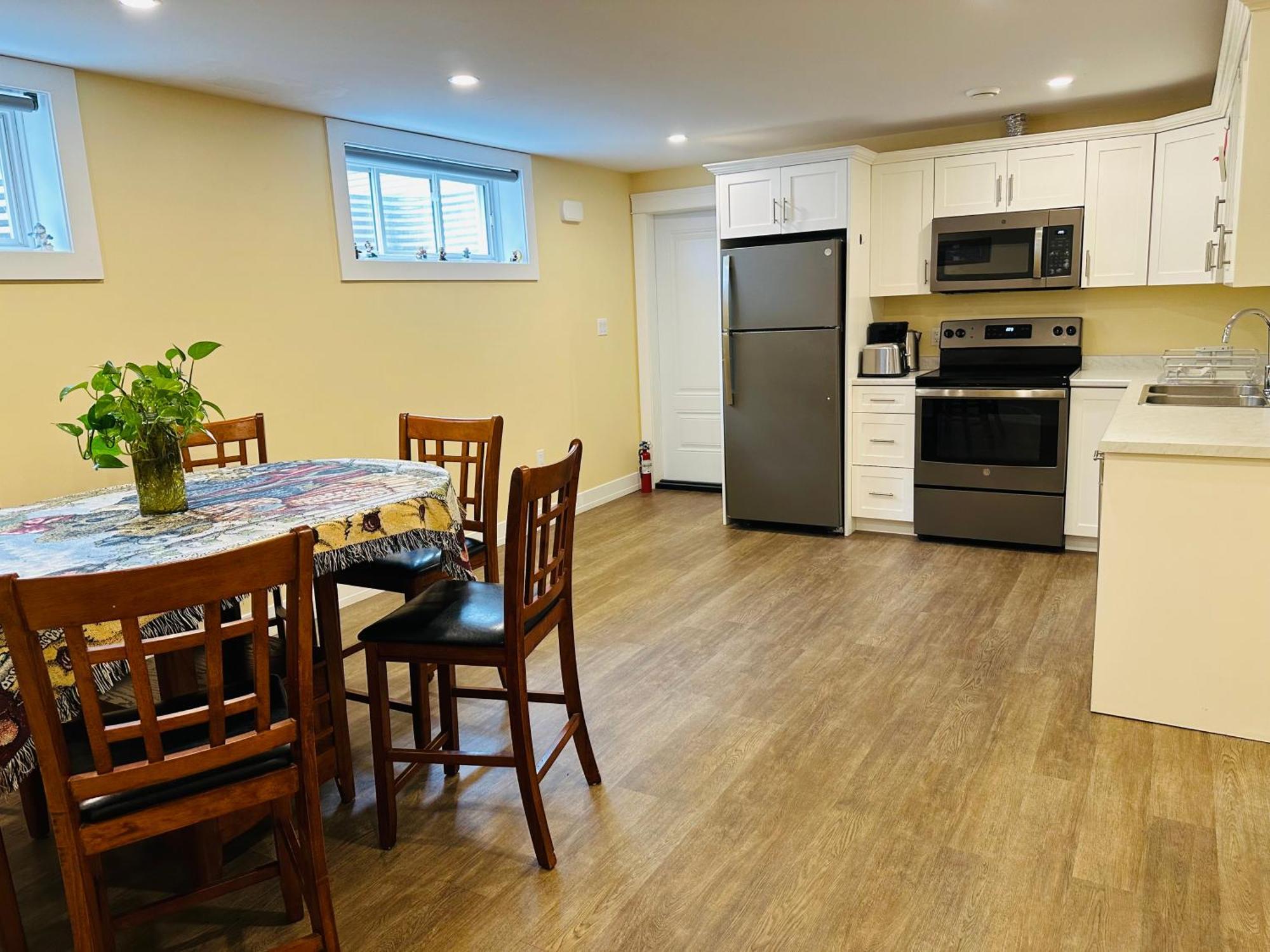 Ferienwohnung Luxurious Basement Retreat Charlottetown Exterior foto