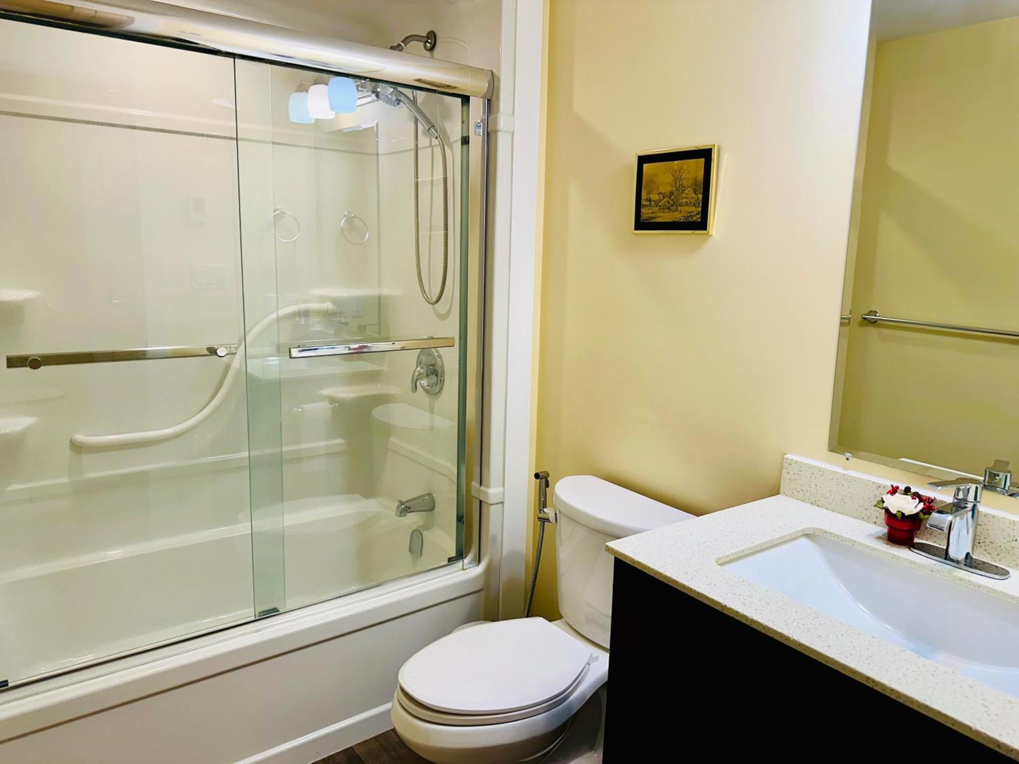 Ferienwohnung Luxurious Basement Retreat Charlottetown Exterior foto