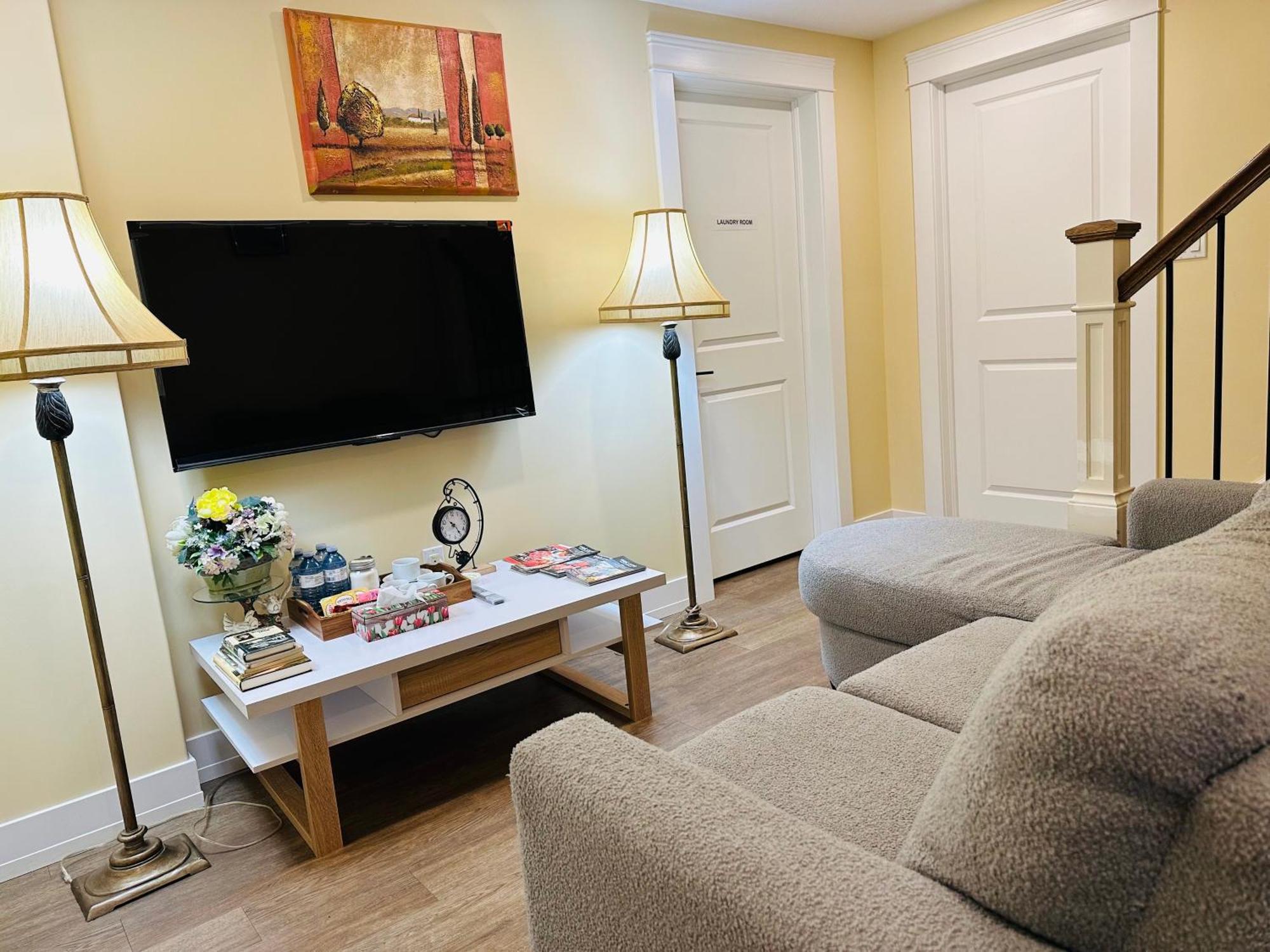 Ferienwohnung Luxurious Basement Retreat Charlottetown Exterior foto
